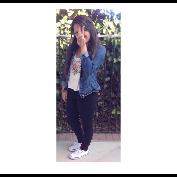 Profile Picture of Jimena Ledesma (@xosunshinexo) on Poshmark