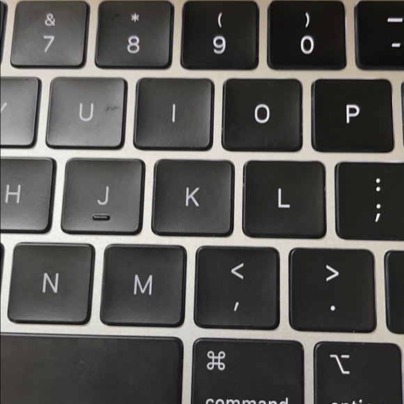 Profile Picture of Desire Munyankuyo (@dmunyankuyo) on Poshmark