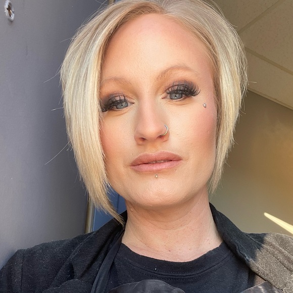 Profile Picture of Mallory Atzinger (@maxxowen) on Poshmark