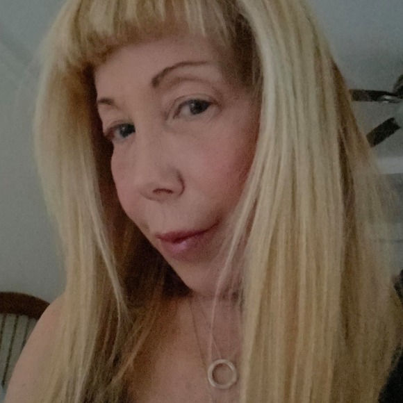 Profile Picture of Susan Pugatch (@susanpugatch) on Poshmark