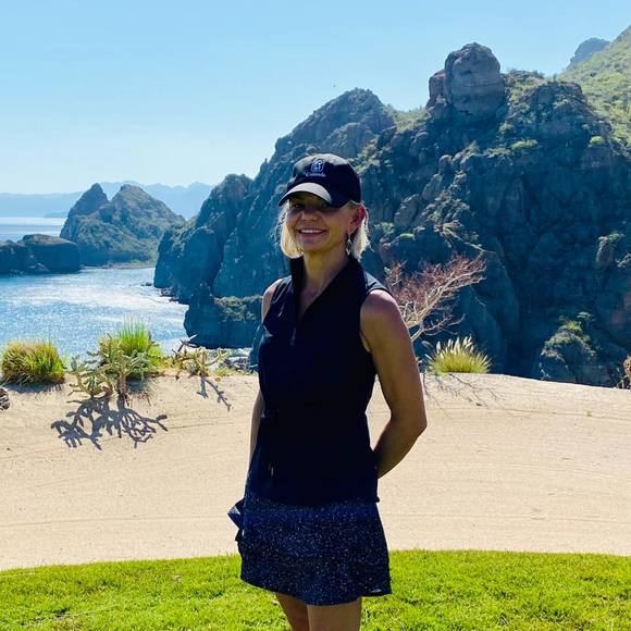 Profile Picture of Laura Gippert (@lauragippy) on Poshmark