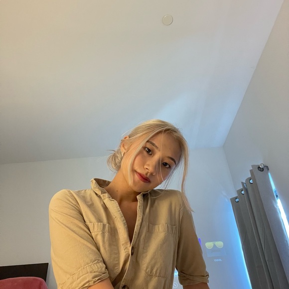 Profile Picture of Alice Lee (@alicematoes) on Poshmark