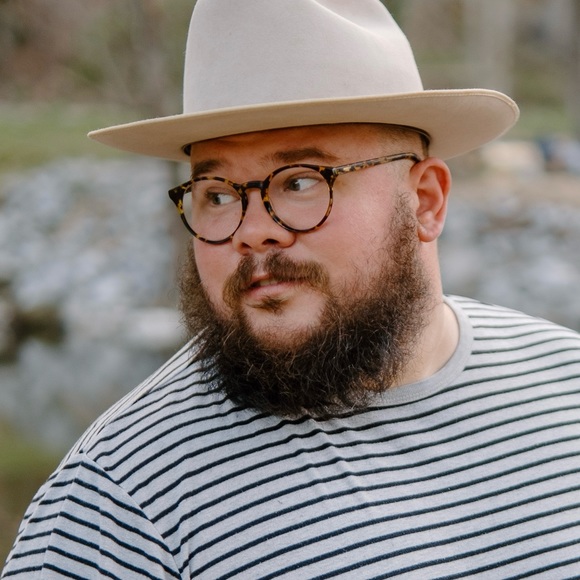 Profile Picture of Matt Gates (@kintsugithrift) on Poshmark