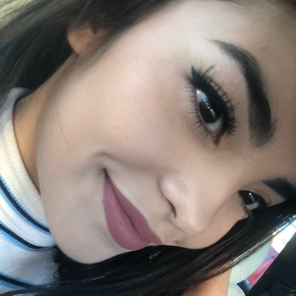 Profile Picture of Marium Perez (@mperezya) on Poshmark