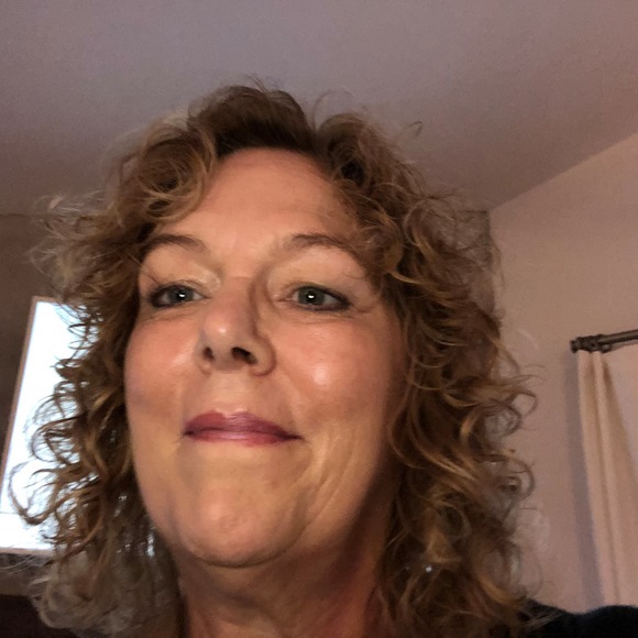 Profile Picture of Melissa Pythoud (@magrayp2) on Poshmark