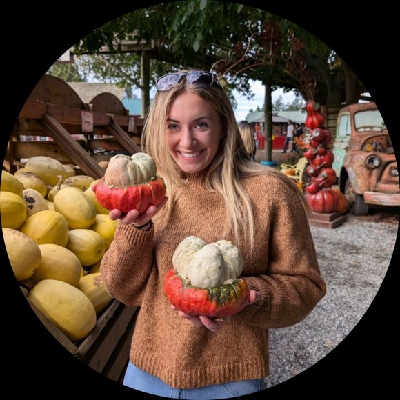 Profile Picture of Taylor Beardmore (@taylorbeardmore) on Poshmark