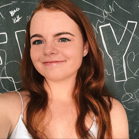 Profile Picture of Kaleigh Gilroy (@kaleighrosee_) on Poshmark