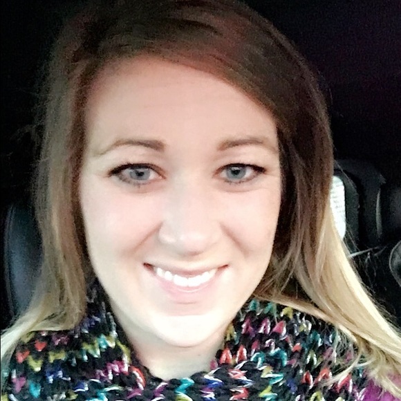 Profile Picture of Chasni Bradshaw (@chasni14) on Poshmark