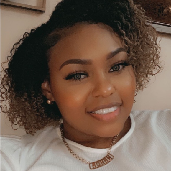 Profile Picture of Kendra Solomon (@kendrasolomon) on Poshmark