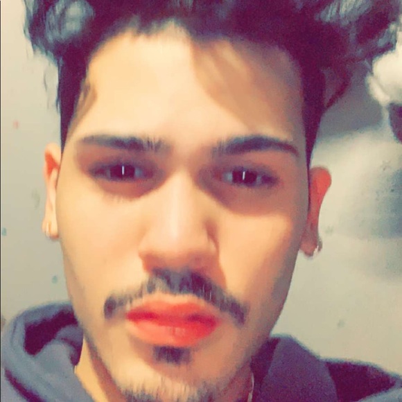 Profile Picture of Andy Acevedo (@andyandres1113q) on Poshmark