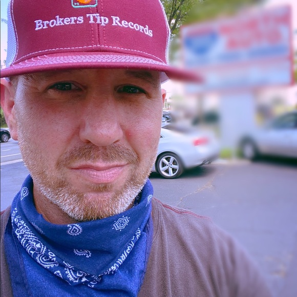 Profile Picture of Chad Simon (@chadsimon) on Poshmark