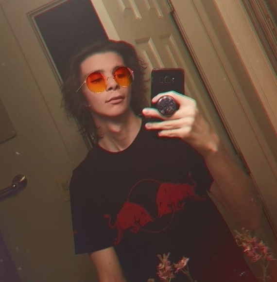 Profile Picture of Albie Saloom (@albiesaloom) on Poshmark