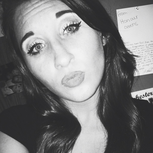 Profile Picture of Chrystal Ivey (@chrysive) on Poshmark