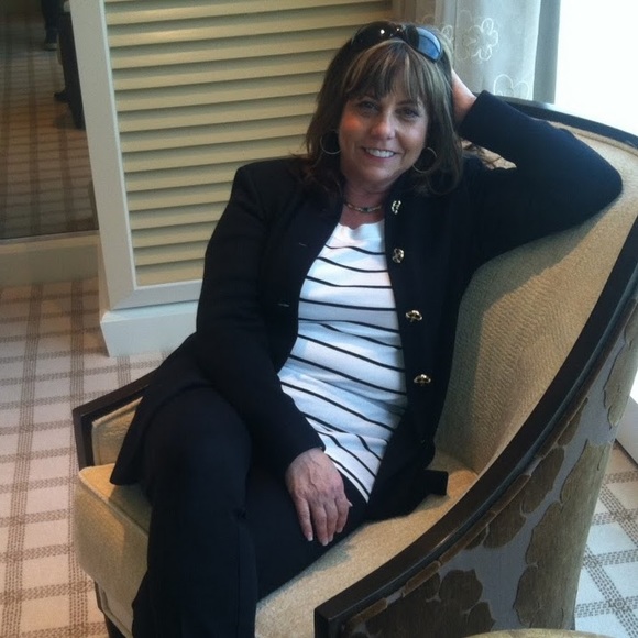 Profile Picture of Debra Horwitz (@dhorwitz54) on Poshmark