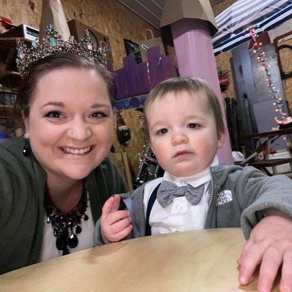 Profile Picture of Arianne Hockenson (@ahockenson) on Poshmark