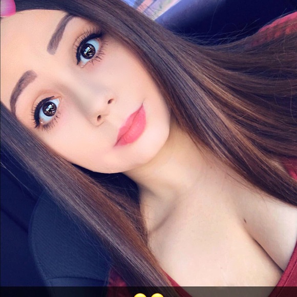 Profile Picture of Alexa Callender (@trillalexa) on Poshmark