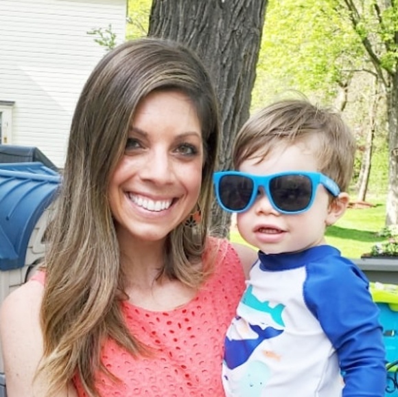 Profile Picture of Alexa Dunn (@alexa_dunn) on Poshmark