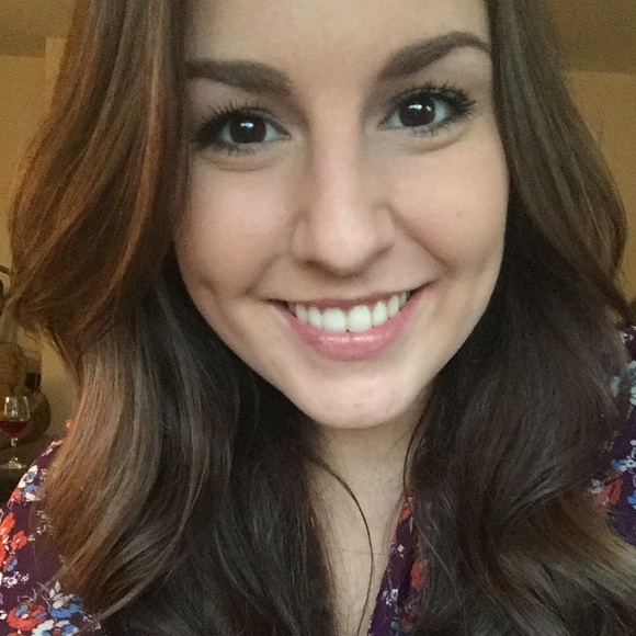 Profile Picture of Brianna Luetjen (@bluetjen22) on Poshmark