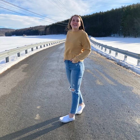 Profile Picture of Kylee Baumgartner (@kbaumgartner10) on Poshmark