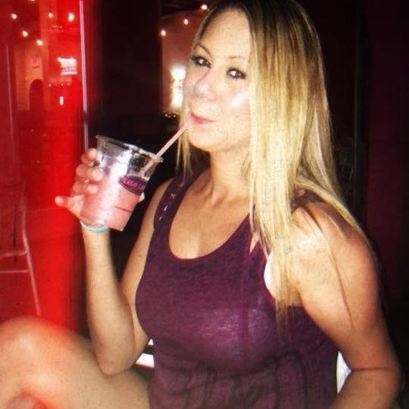 Profile Picture of Jess Ytuarte (@jessytuarte) on Poshmark