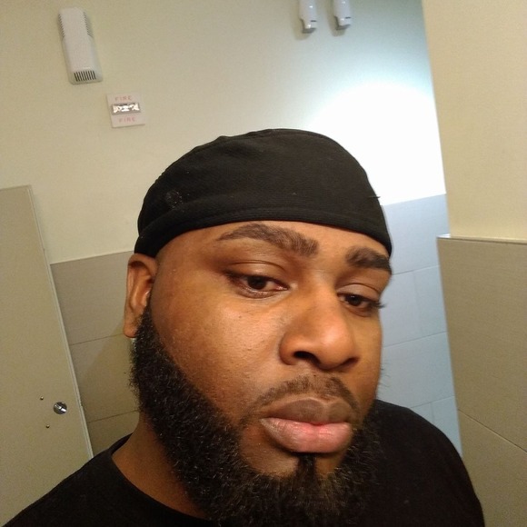 Profile Picture of Vincent Webb (@cosi6598) on Poshmark