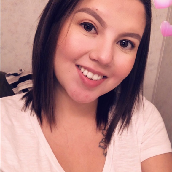 Profile Picture of Brianna Gladue (@breeglad) on Poshmark