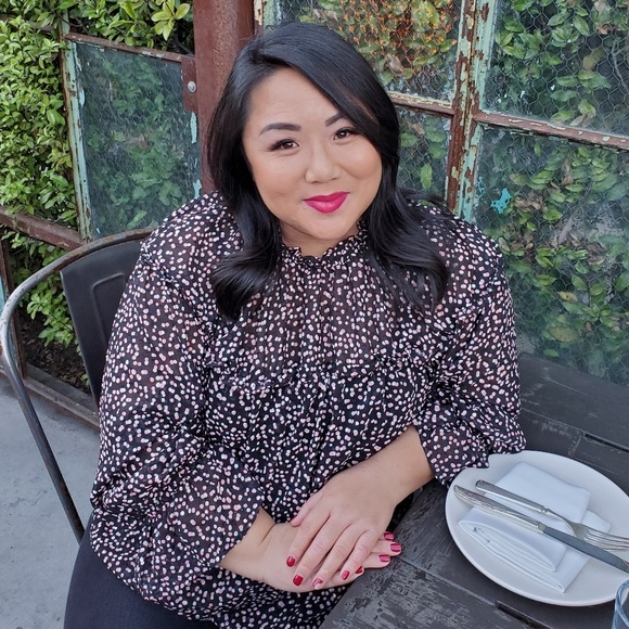 Profile Picture of Linda Lam (@lin_lovesf) on Poshmark