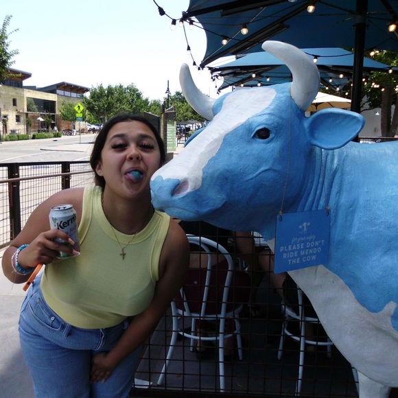 Profile Picture of Mayra Alvarez (@mayralejandraa) on Poshmark