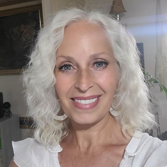 Victoria Finley - Poshmark Profile Picture of Victoria Finley (@vickyfinley713) on Poshmark