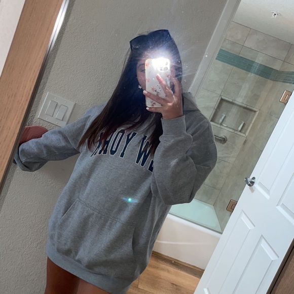 Profile Picture of Sydney Rivinius (@sydneyrivinius) on Poshmark