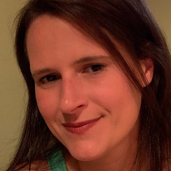 Profile Picture of Samantha Tsai (@samanthatsai) on Poshmark