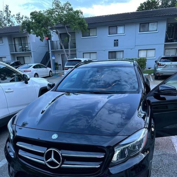 Profile Picture of Jorge Padron (@jorgericardocar) on Poshmark