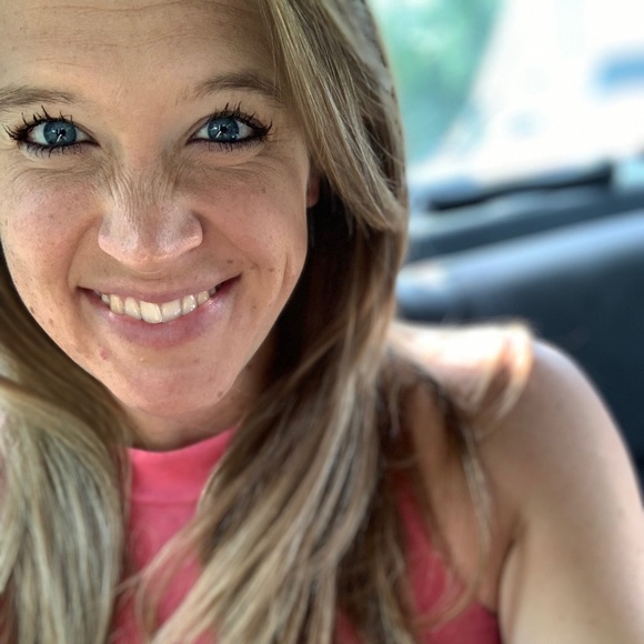 Cecelia Theede - Poshmark Profile Picture of Cecelia Theede (@ghostbug0531) on Poshmark