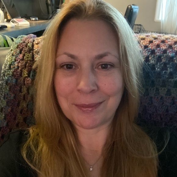 Profile Picture of Jody Holmes (@semlohydoj) on Poshmark