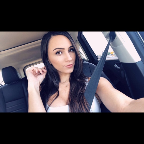 Profile Picture of Kelli Corrigan (@kellicorrigan) on Poshmark