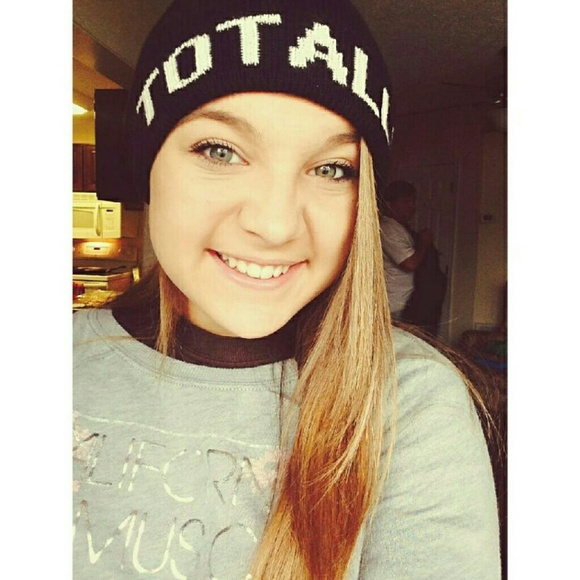 Profile Picture of Lindsey Probst (@lindseytbhidc) on Poshmark