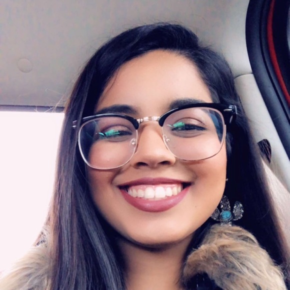 Profile Picture of Jennifer Oropeza (@jennioro99) on Poshmark