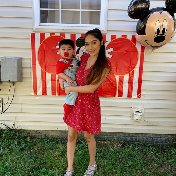 Profile Picture of Arlean Perez (@perezarlean) on Poshmark