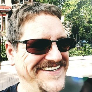 Profile Picture of David Farnsworth (@weekdayworker) on Twitter