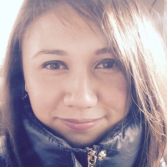 Karriza Siaotong - Poshmark Profile Picture of Karriza Siaotong (@karriza) on Poshmark