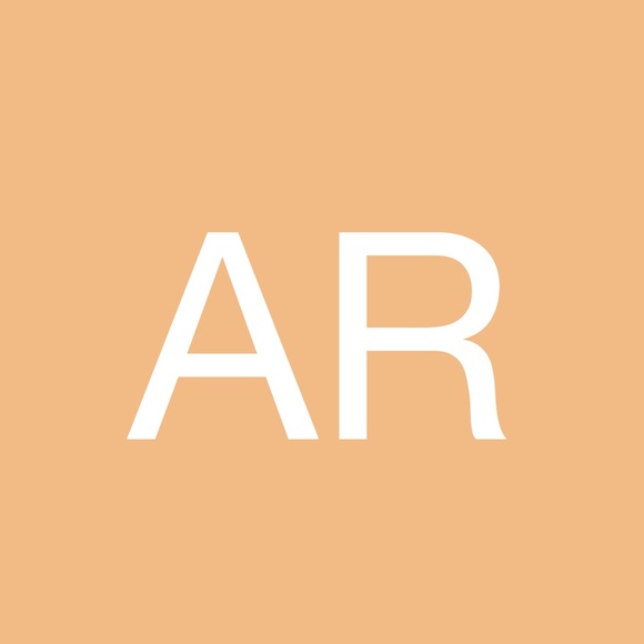 Profile Picture of Amelia Rojas (@amilir) on Poshmark