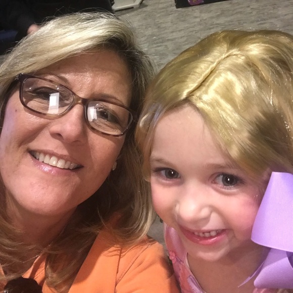 Profile Picture of Lorraine Duncan (@catrescue5) on Poshmark