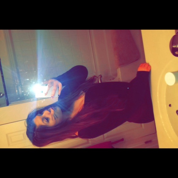 Profile Picture of Melissa Padilla (@melz_99) on Poshmark