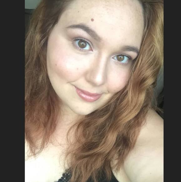 Profile Picture of Sarah Pacaud (@sarahpacaud) on Poshmark