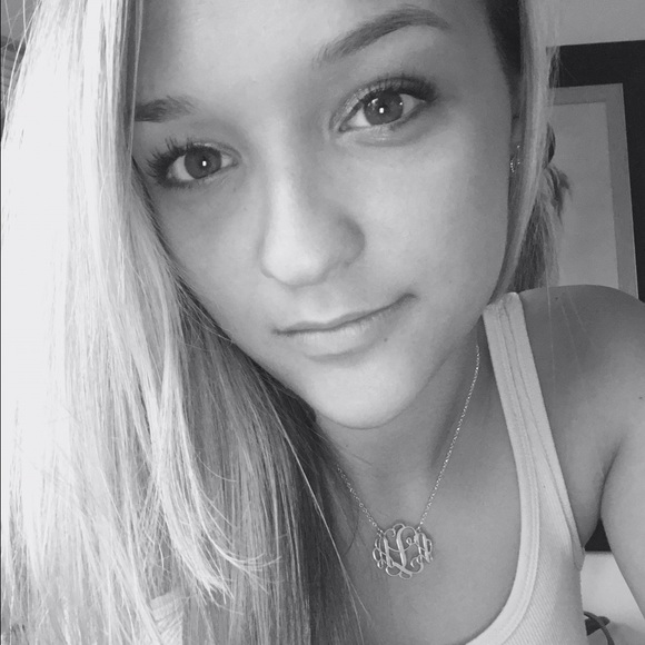 Profile Picture of Alexis Attanasio (@alexisattanasio) on Poshmark
