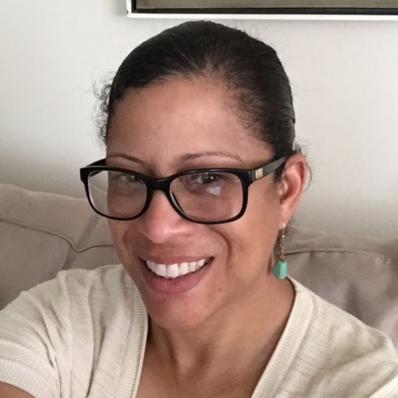 Profile Picture of Gwedette Crummie (@gcrummie) on Poshmark