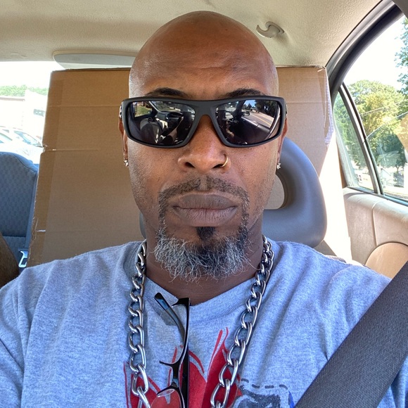 Profile Picture of Demone Whigham (@demone102373) on Poshmark