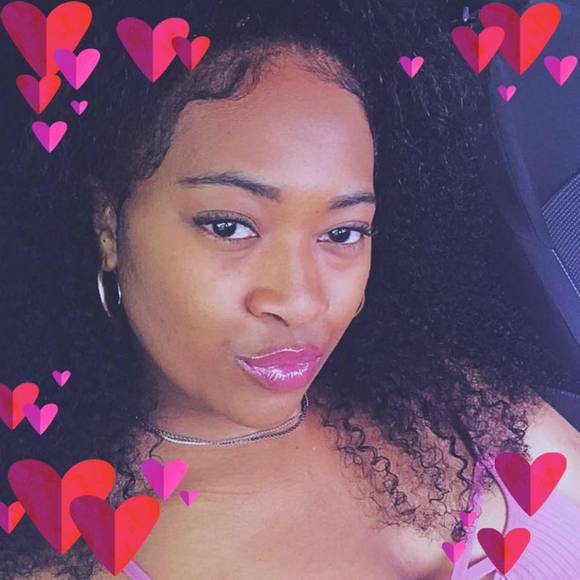 Profile Picture of Amanda Harrison (@mandydiamondz) on Poshmark