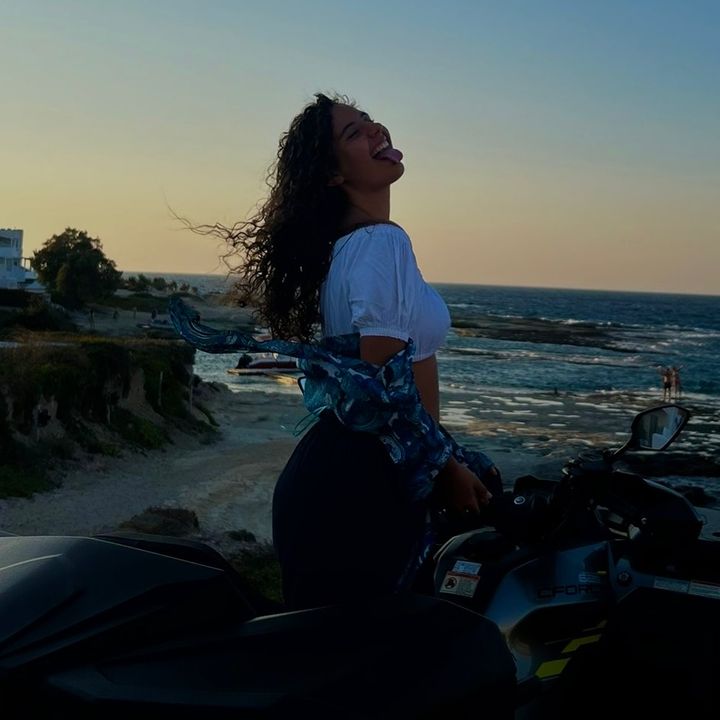 Profile Picture of alessandra (@alessandra.mastella) on Tiktok