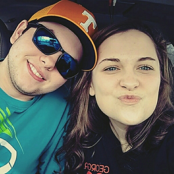 Profile Picture of Lindsey Swanson (@lindseypswanson) on Poshmark